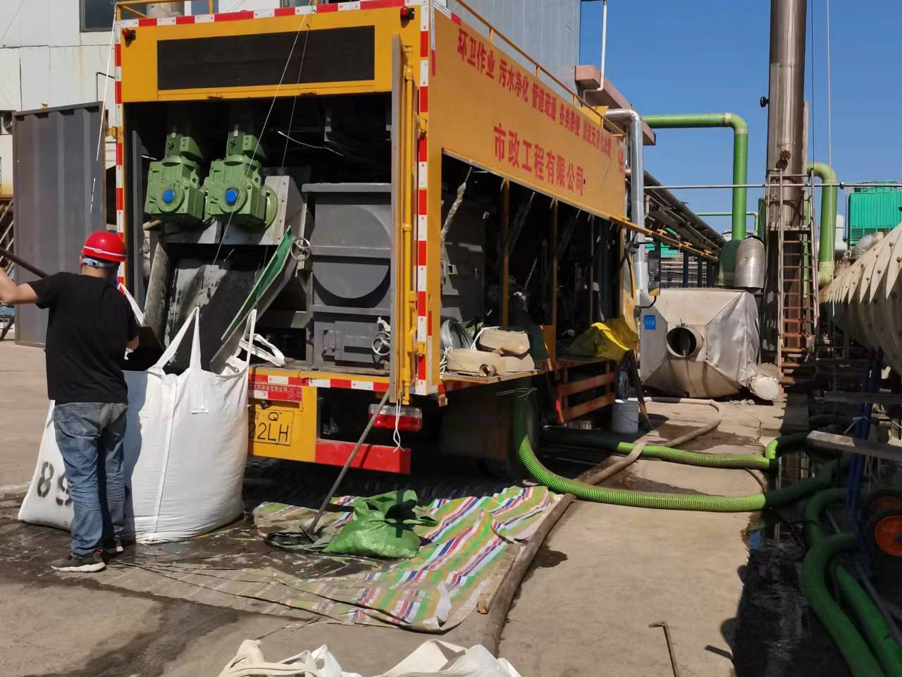 临澧淤泥压干处理