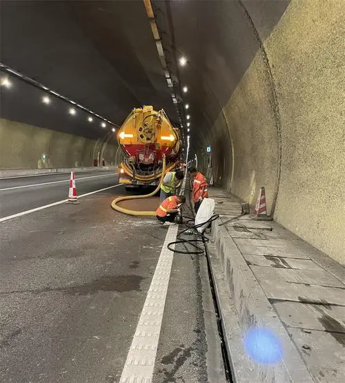 临澧隧道排水渠清淤